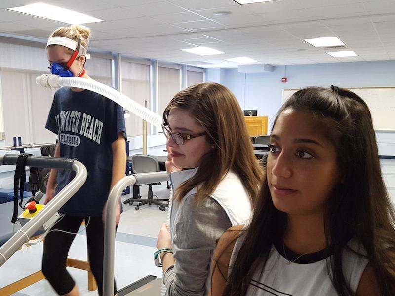 Students conducting VO2 tests in Washington, D.C., under the supervision of Faculty Academy fellow Chris Bopp.